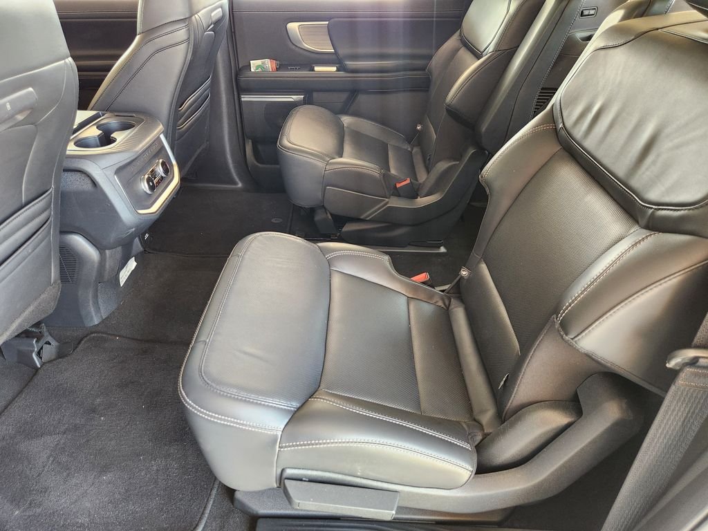 Used 2025 Oxford White Ford Platinum image 31
