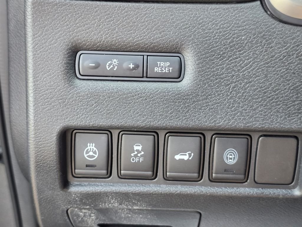 Used 2020 Gray Nissan SL image 19