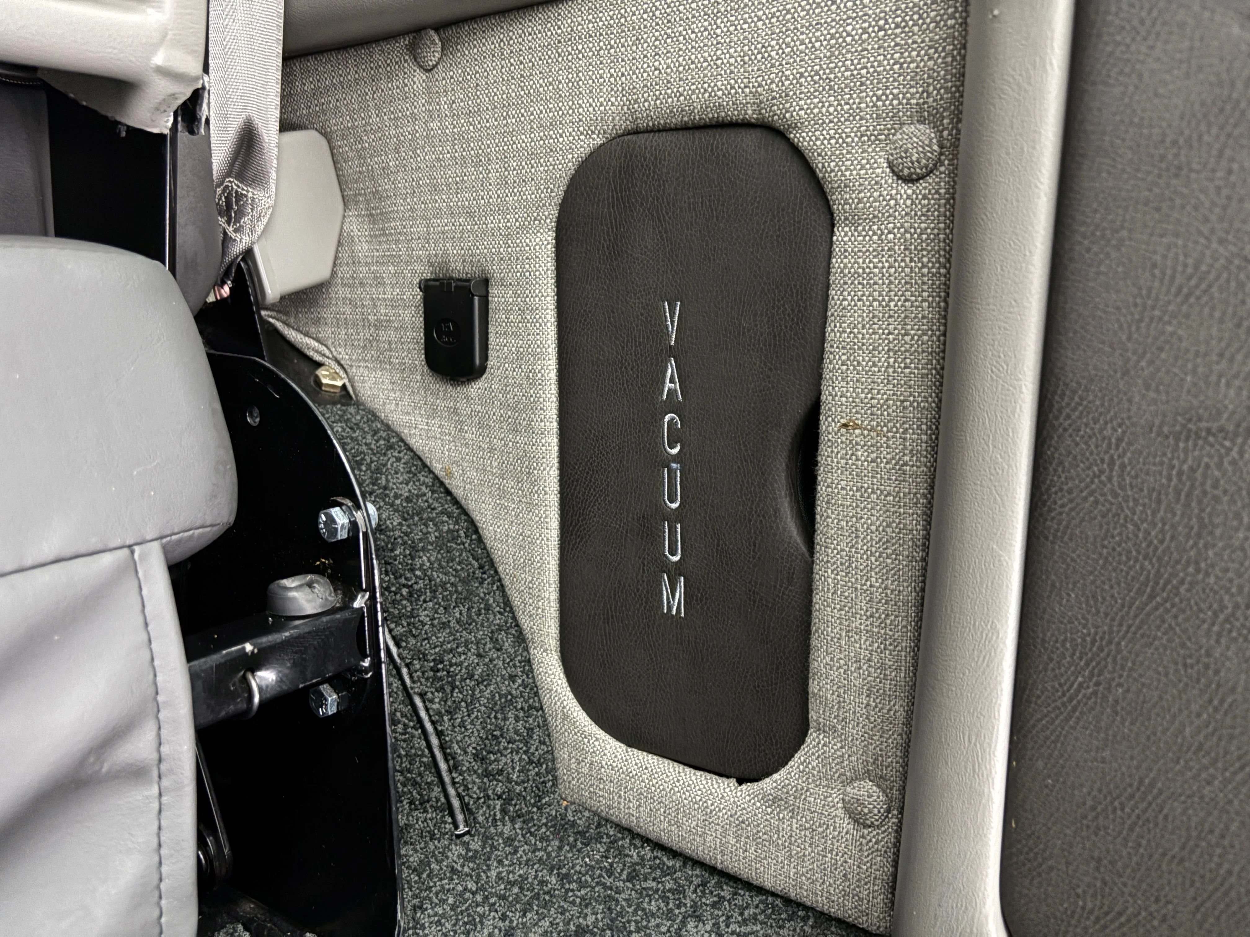Used 2020 Onyx Black GMC Explorer Limited SE image 13