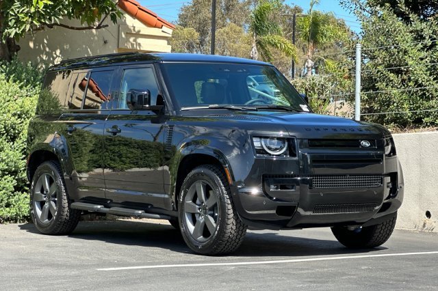 New 2026 Santorini Black Land Rover X-Dynamic SE image 7