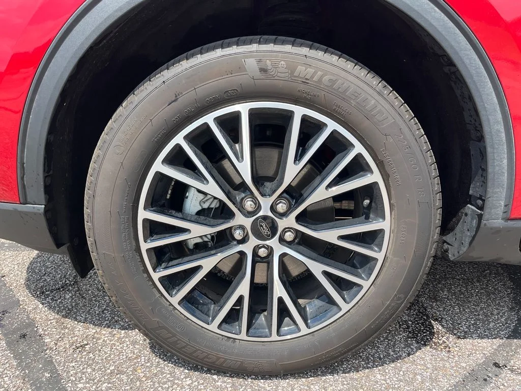 Used 2025 Red Ford Base image 9