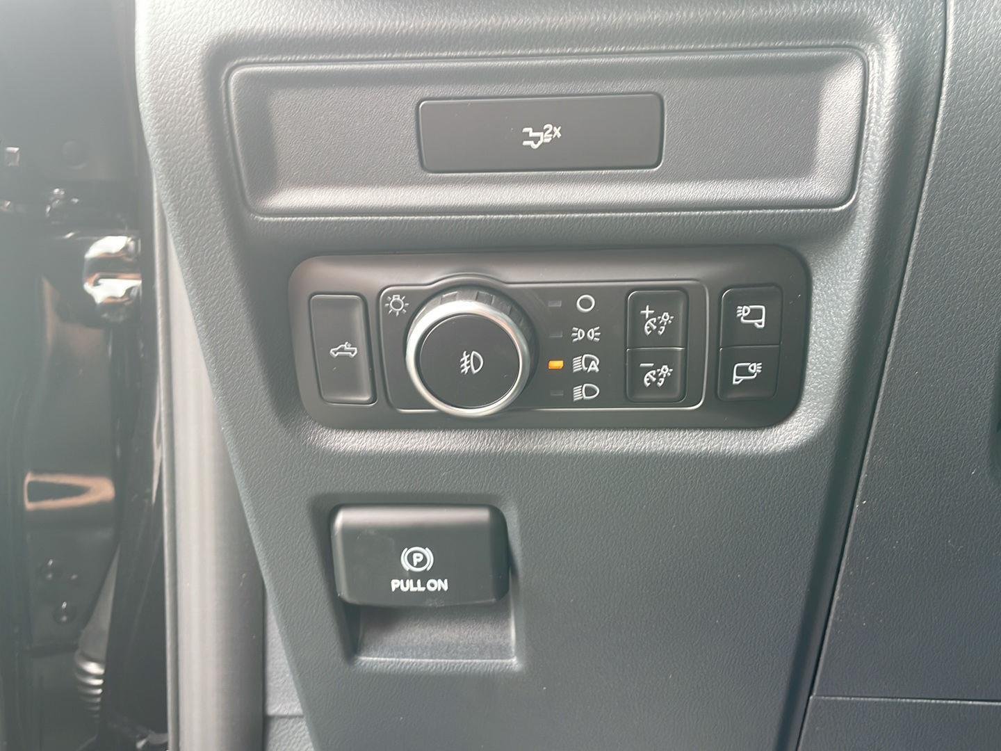 New 2026 Agate Black Metallic Ford XLT image 15
