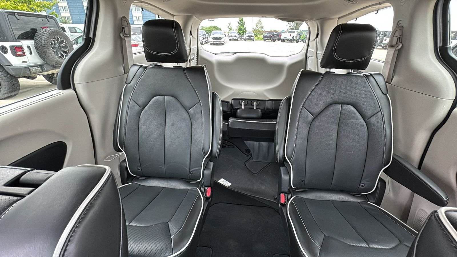 Certified Used 2024 Silver Chrysler Limited image 29