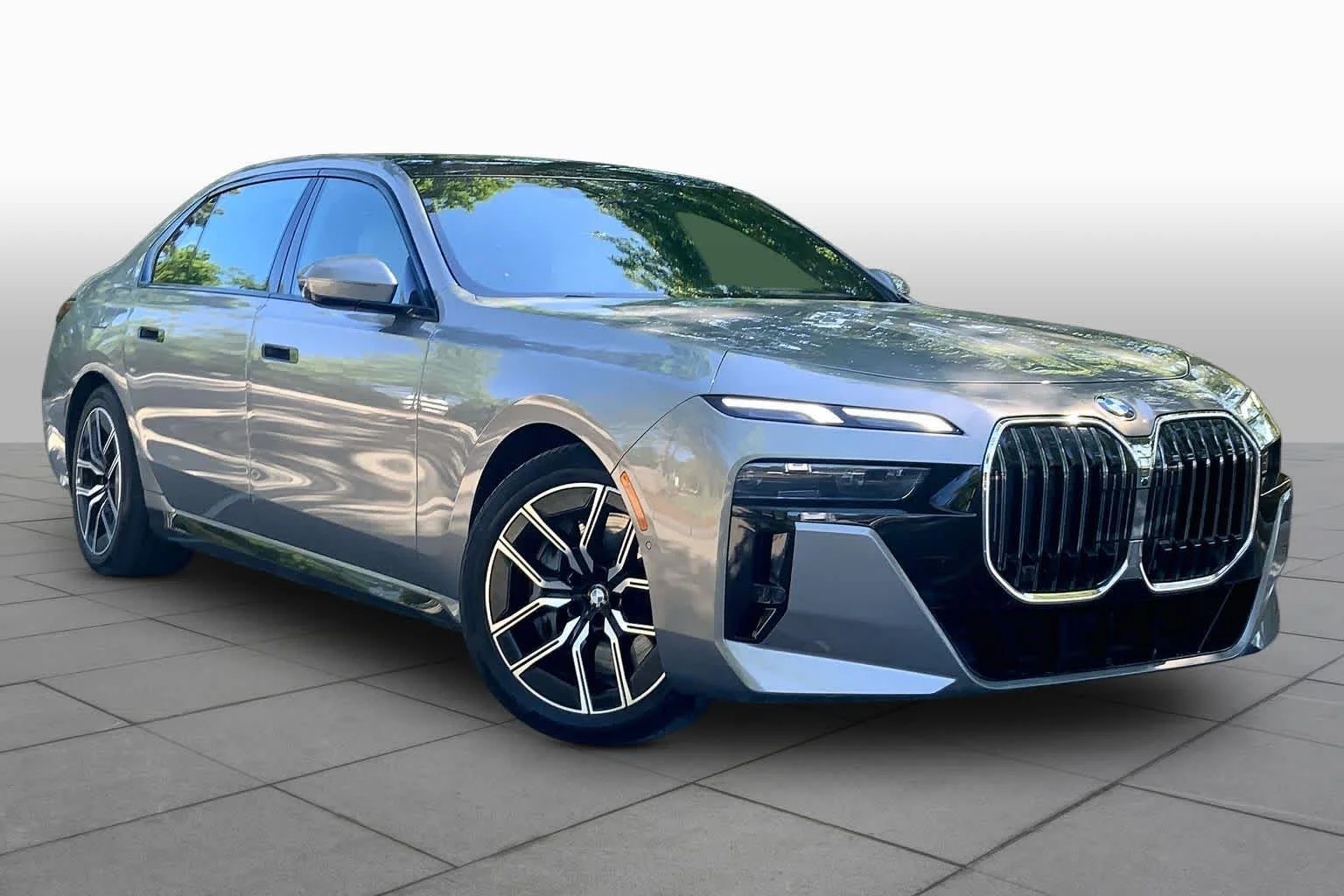 Certified Used 2023 Oxide Grey Metallic BMW 760i xDrive image 2