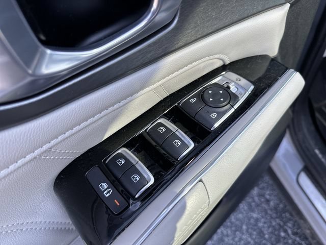 Used 2023 Silver Kia SX image 17