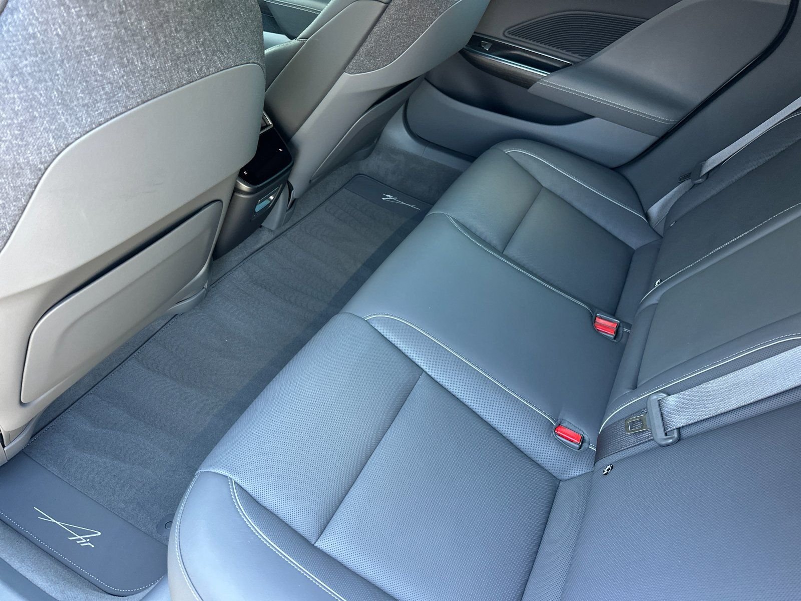 Used 2025  Lucid Touring image 12