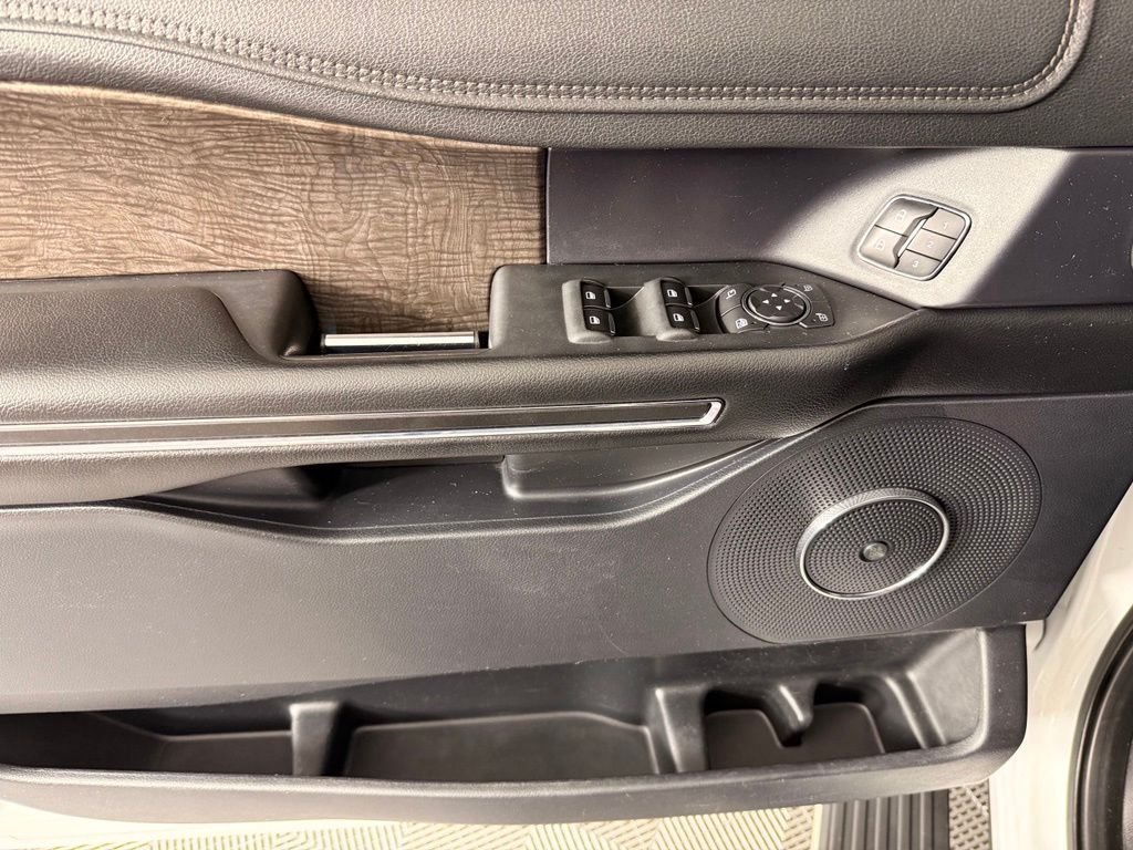 Used 2019 White Ford Limited image 19