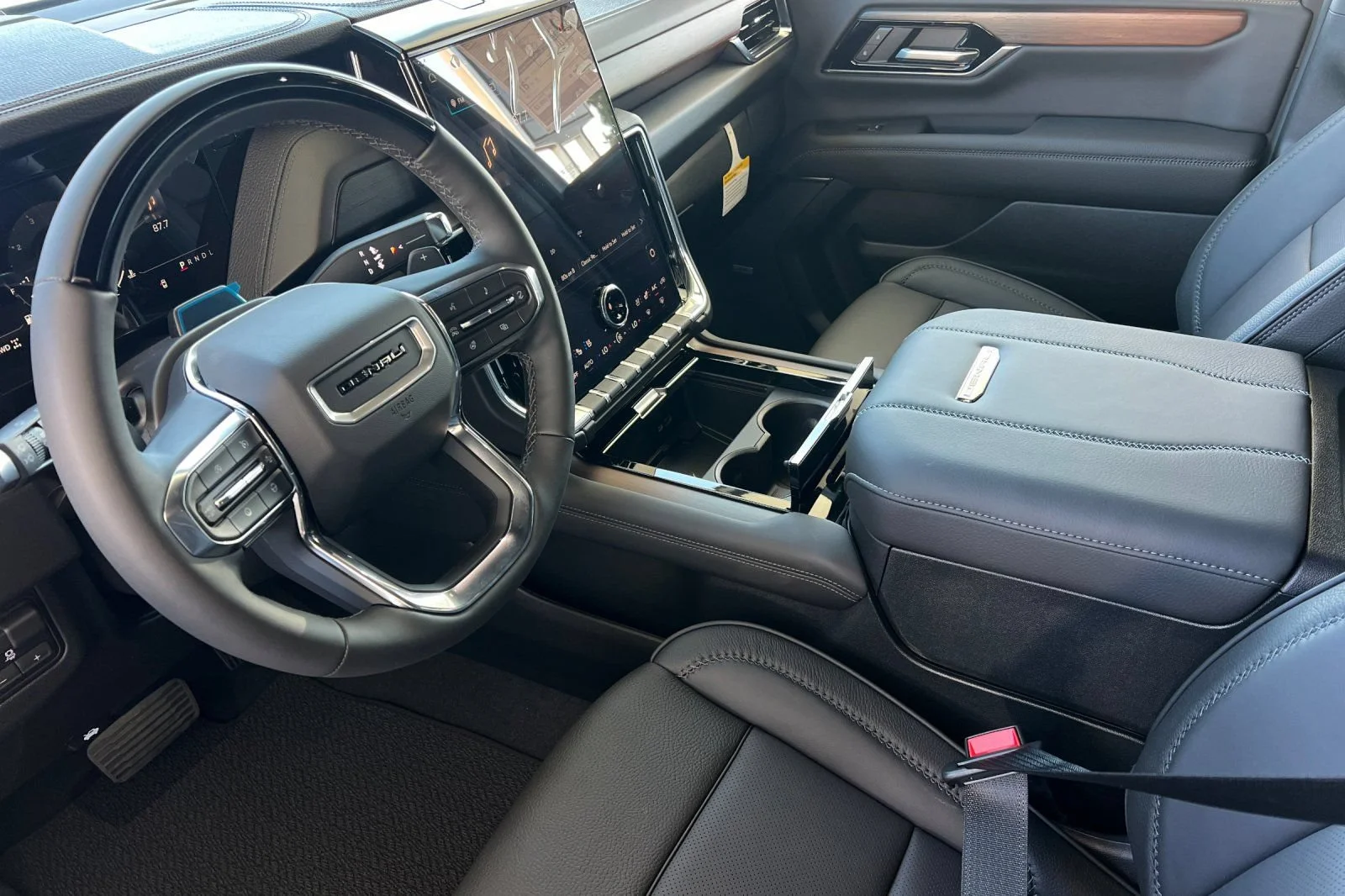 2026 GMC Yukon XL Denali - Photo 7