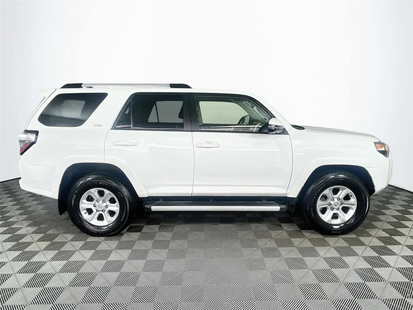 Used 2023 Ice Cap Toyota SR5 Premium image 10