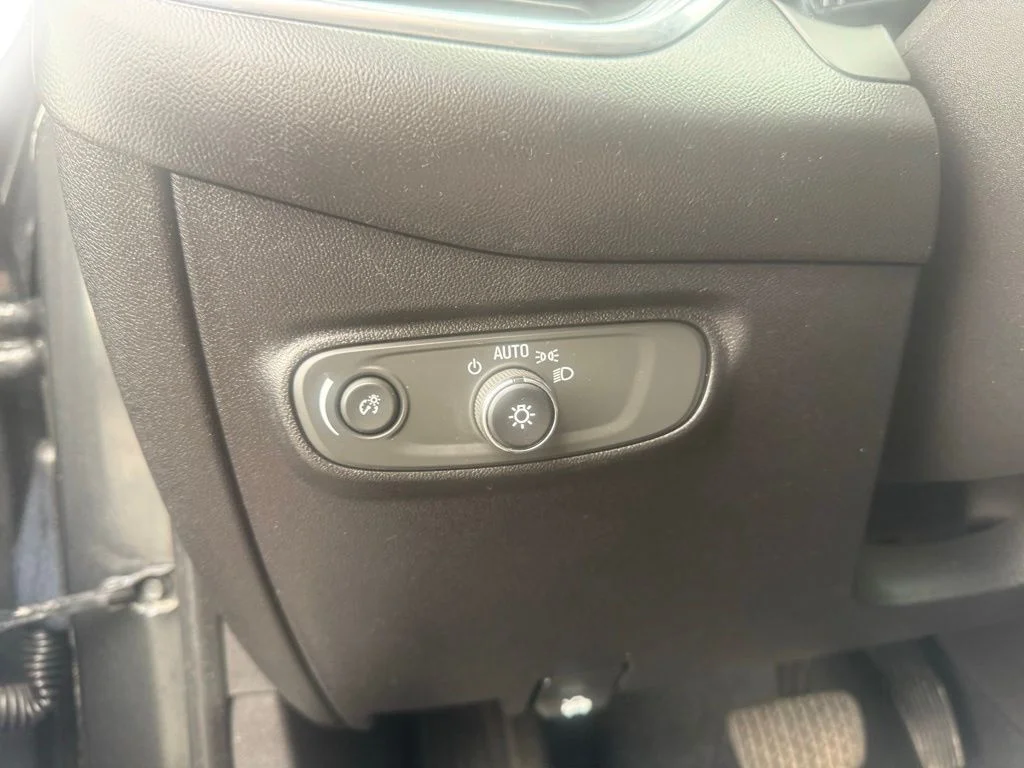 Used 2018 Gray Chevrolet LT image 17
