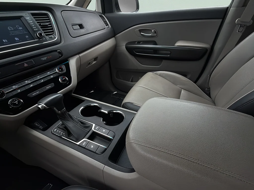 Used 2019 Snow White Pearl Kia EX image 13
