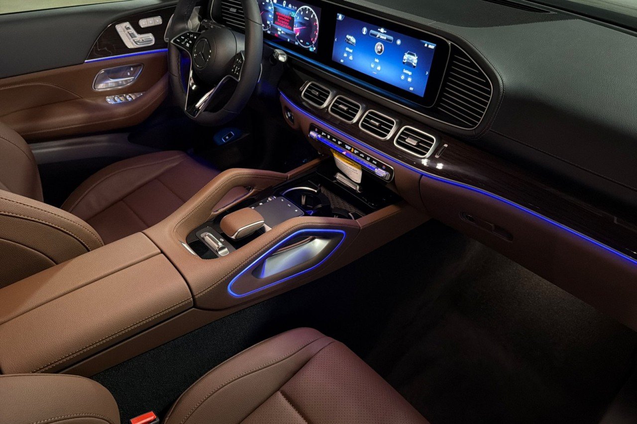 New 2026 Obsidian Black Metallic Mercedes-Benz GLS 450 4MATIC® SUV image 16