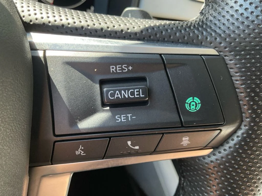 Used 2022 Silver Mitsubishi SEL image 35