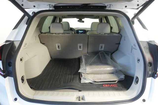 Used 2022 Summit White GMC Denali image 31