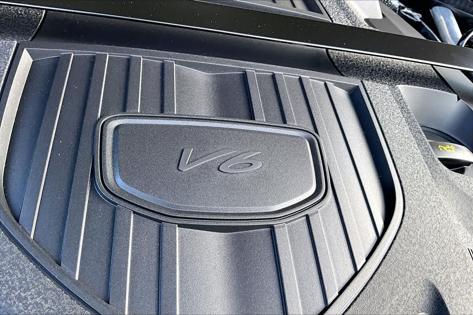 New 2026 Gentian Blue Metallic Porsche 4 E-Hybrid image 22