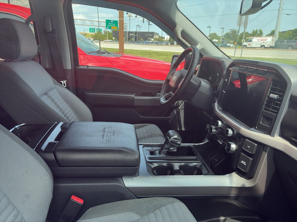Used 2023 Atlas Blue Metallic Ford XLT image 3