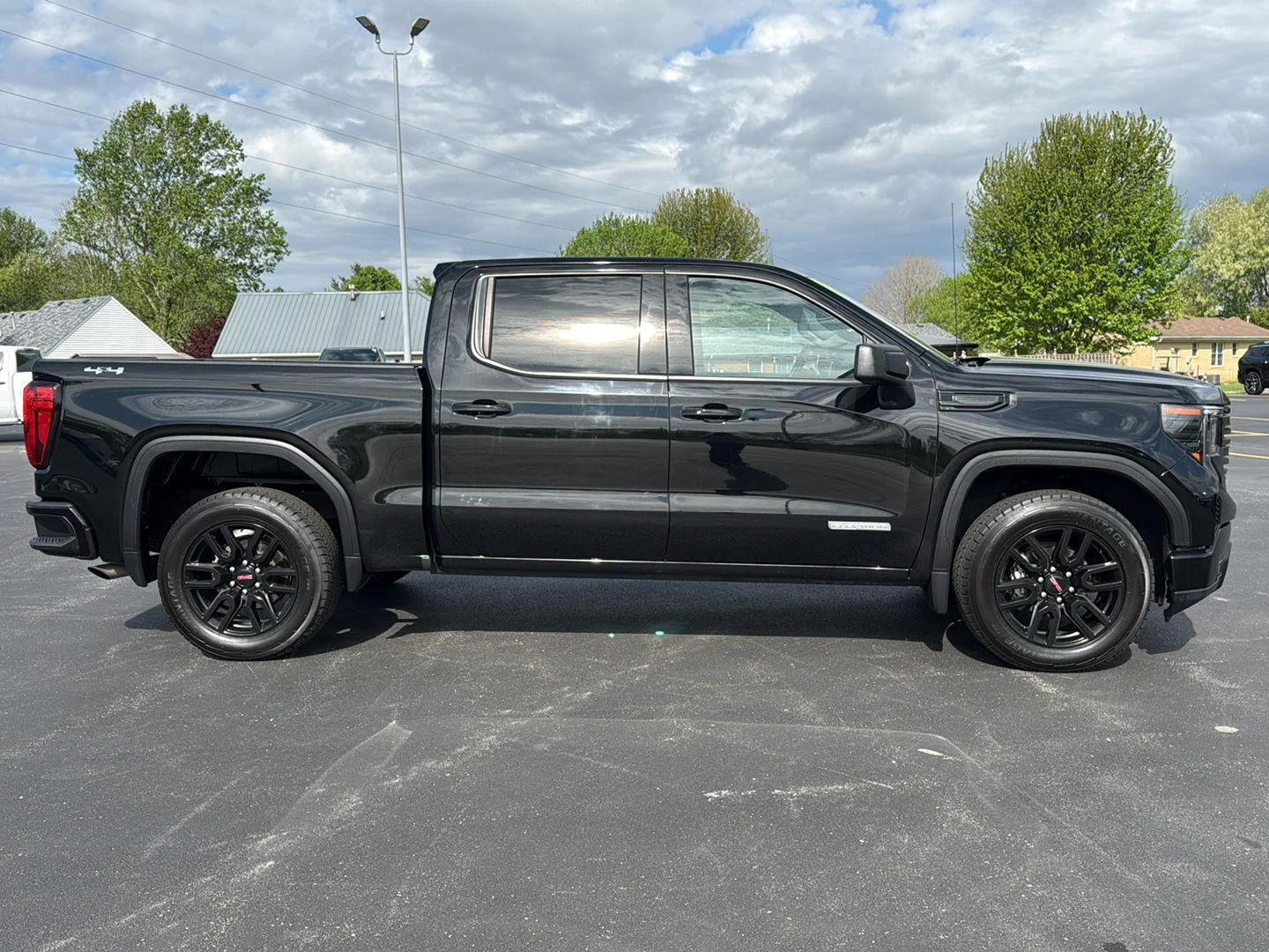 Used 2022 Onyx Black GMC Elevation image 9