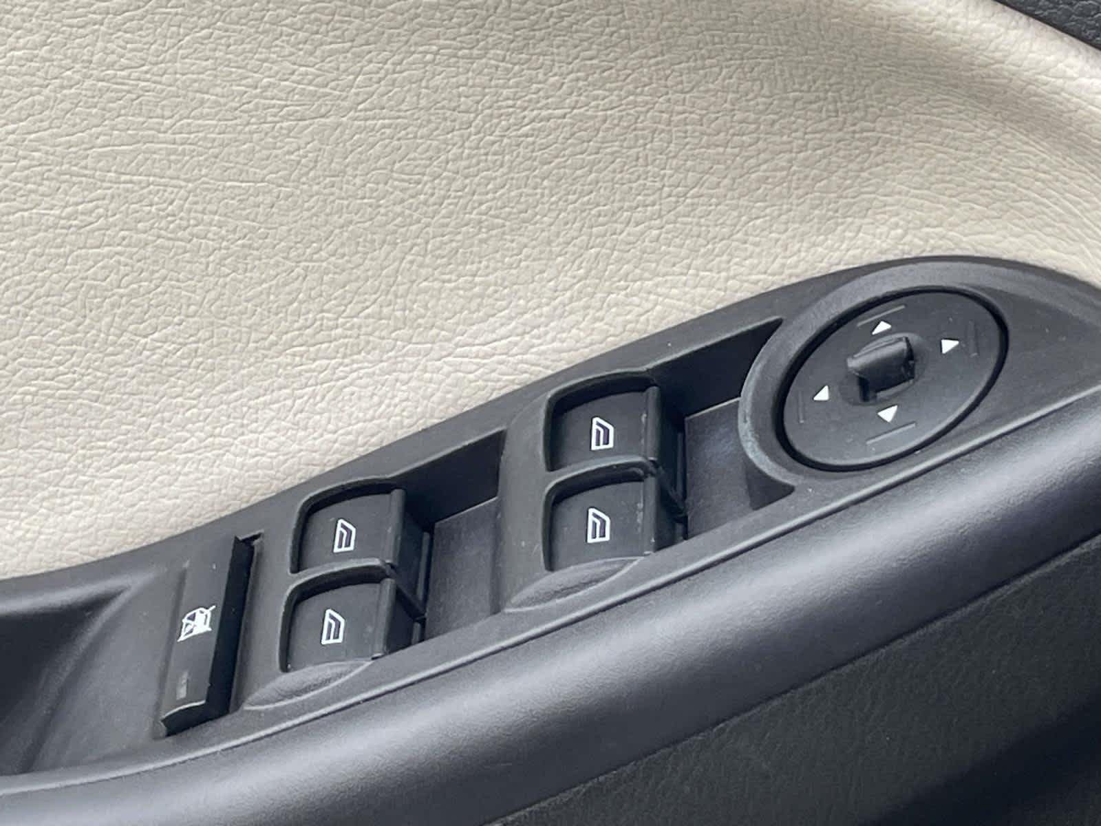 Used 2016 Magnetic Ford SE image 29