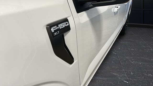 Used 2023 Oxford White Ford XLT image 37