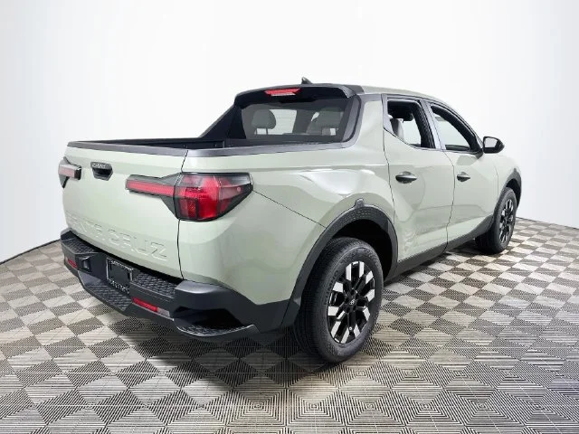 New 2027 Green Hyundai SE image 3