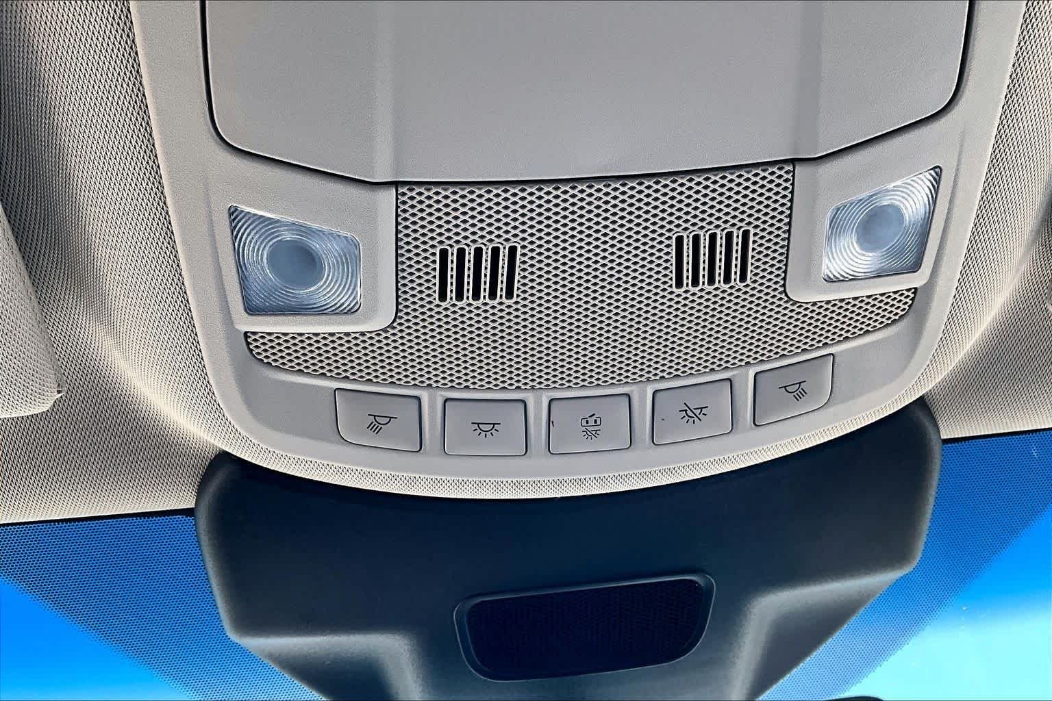 Used 2020 Pristine White Lincoln Standard image 32
