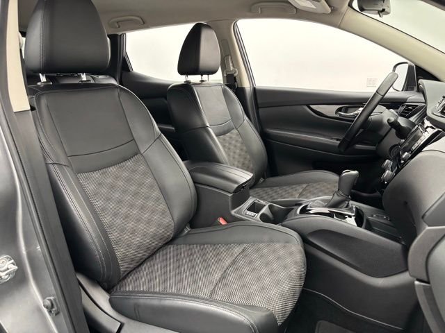 Used 2022 Gun Metallic Nissan SV image 30