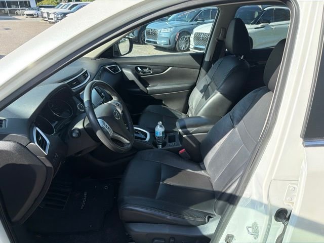 Used 2015 White Nissan SL image 16