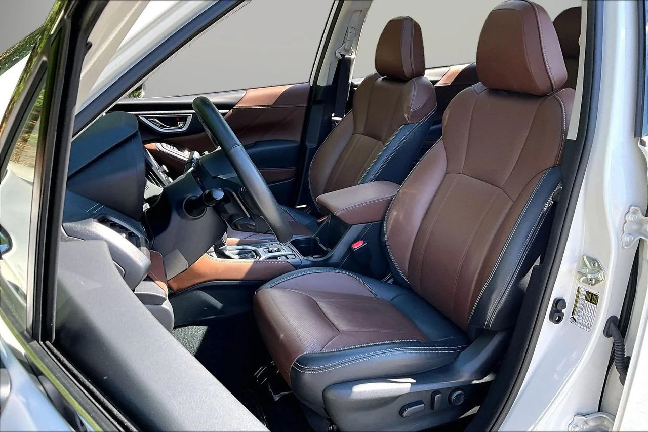 Used 2022 White Subaru Touring image 22