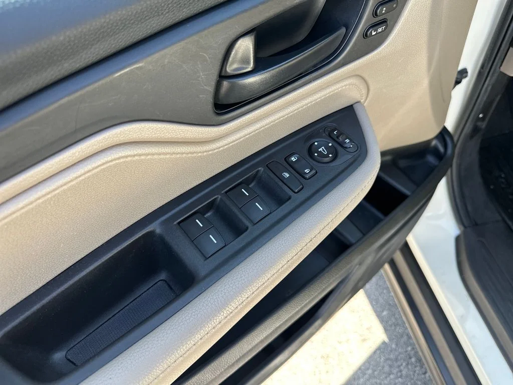 Used 2019  Honda EX-L image 21
