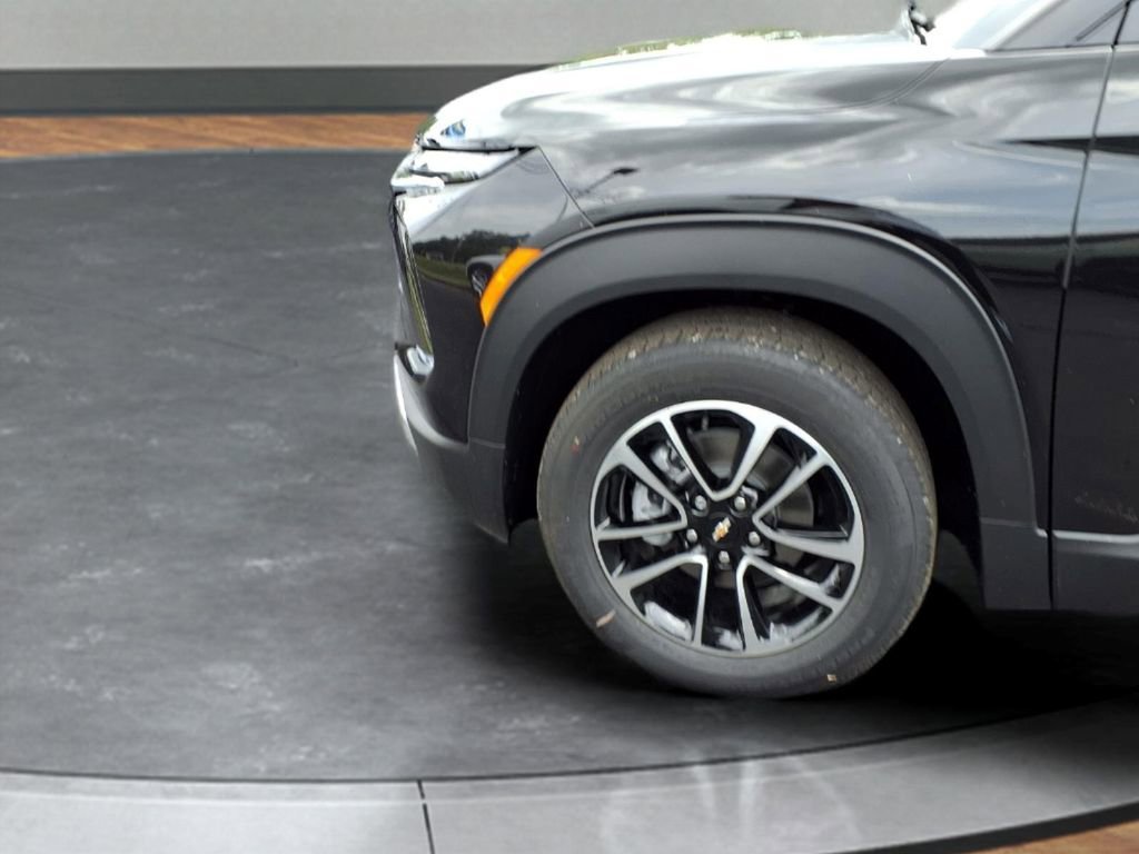 New 2026 Mosaic Black Metallic Chevrolet LT image 18