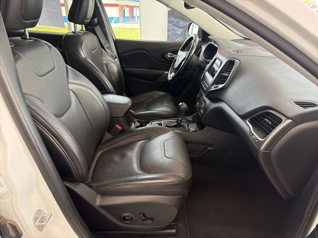 Certified Used 2020 White Jeep Latitude Plus image 11