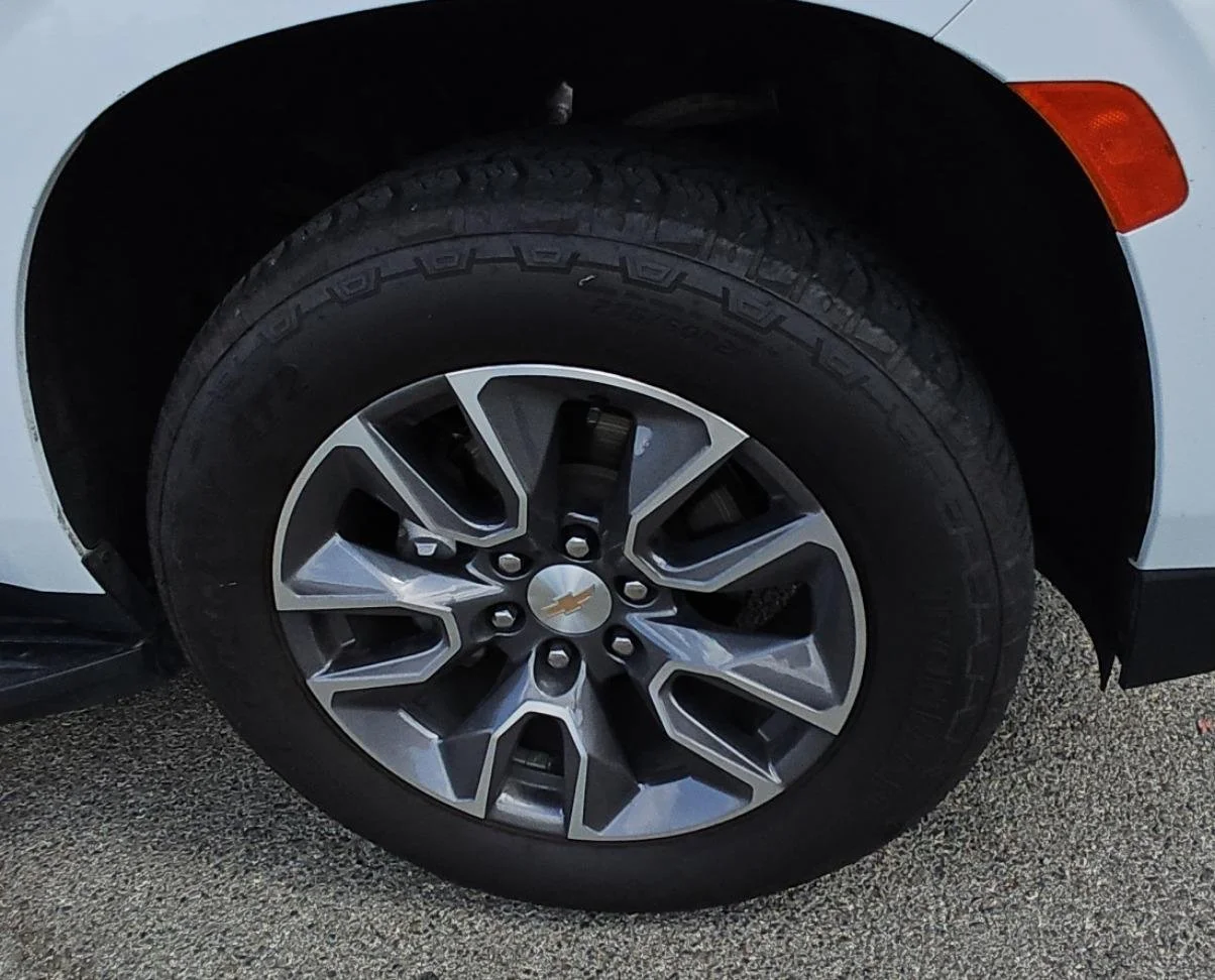 Used 2023 Summit White Chevrolet LT image 24