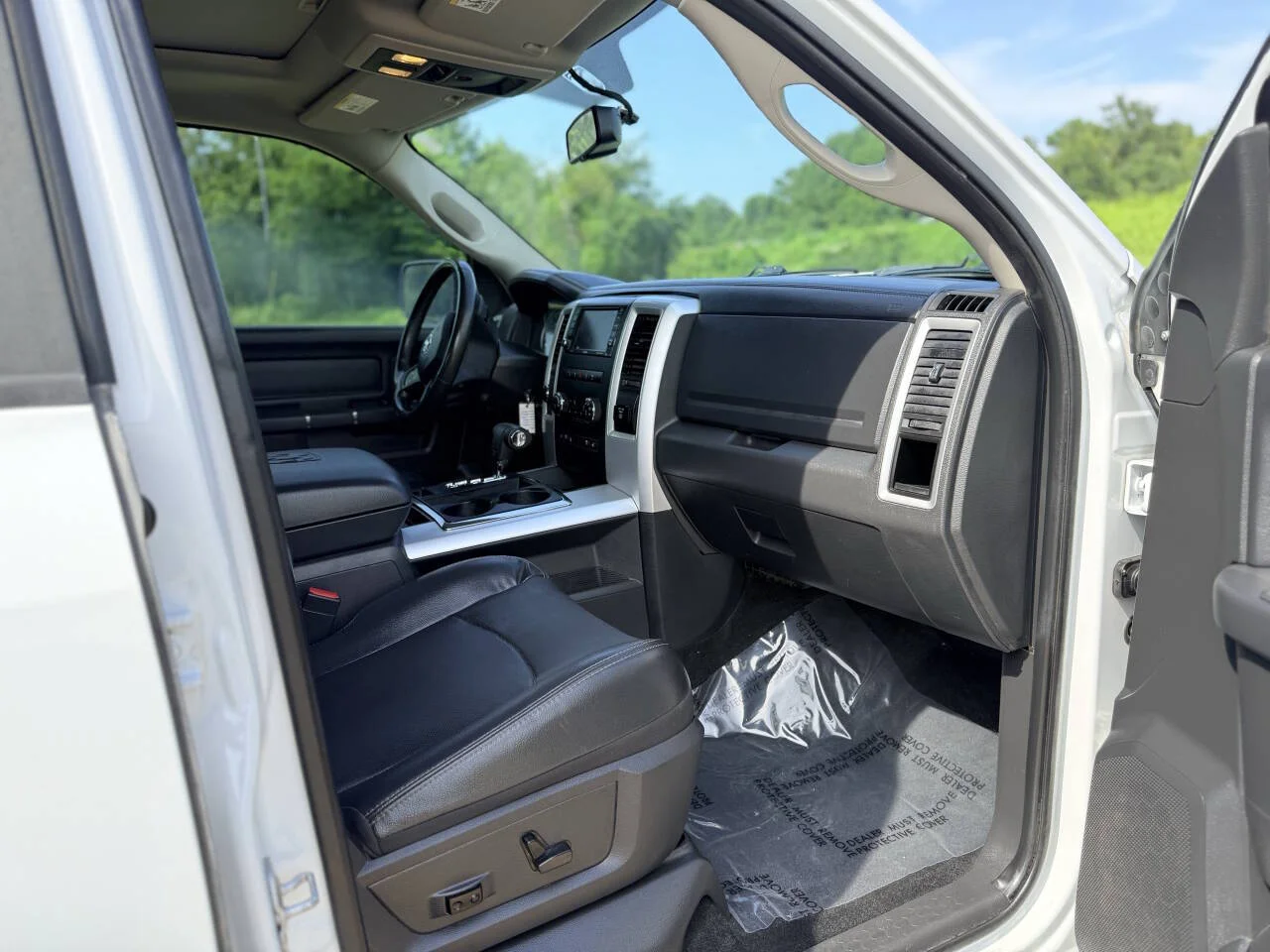 Used 2012 White RAM Sport 4x4 4dr Crew Cab 5.5 ft. SB Pickup image 20