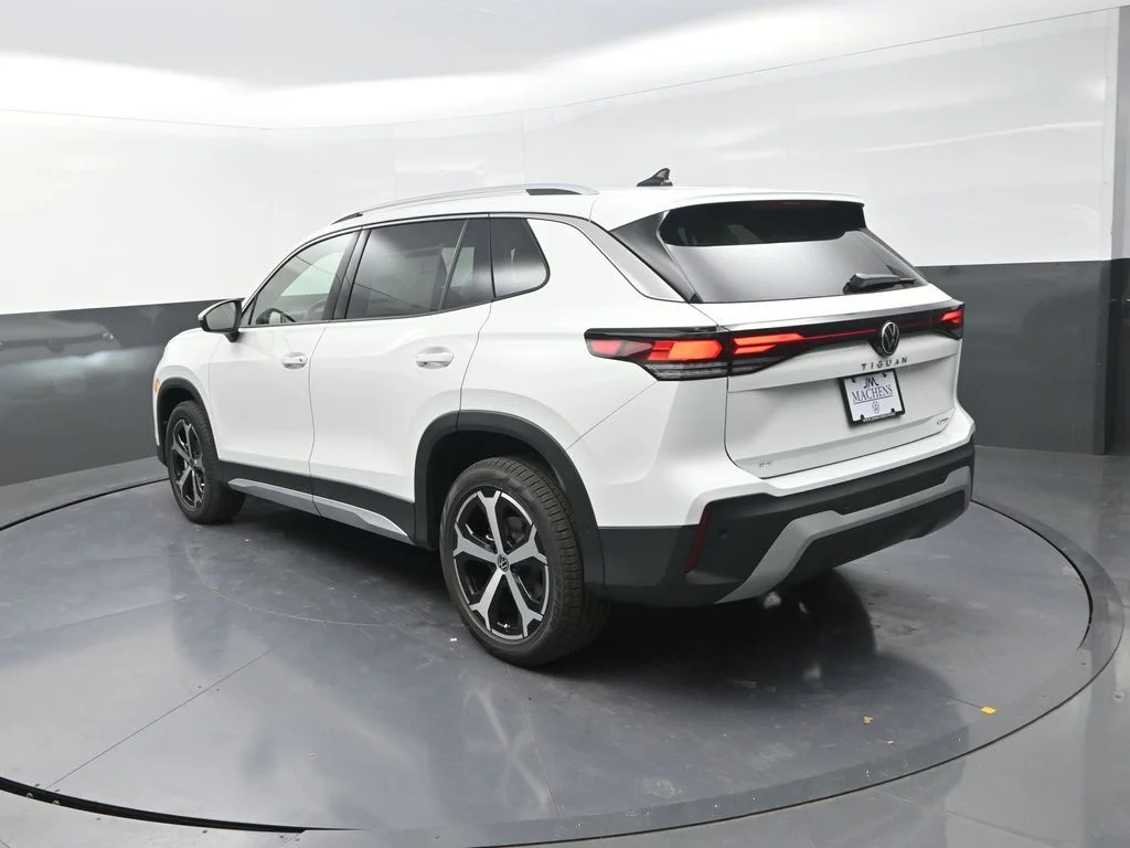 2026 Volkswagen Tiguan SE - Photo 8
