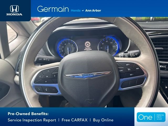 Used 2019 Brilliant Black Crystal Pearlcoat Chrysler Limited image 31