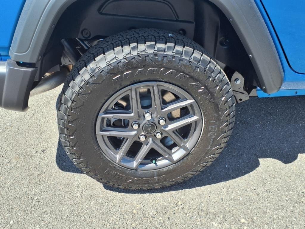 New 2025 Hydro Blue Pearl-Coat Exterior Paint Jeep Sport S image 19