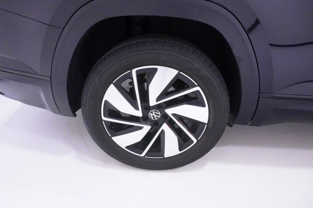 Used 2024 BLACK Volkswagen 2.0T SE w/Technology image 6