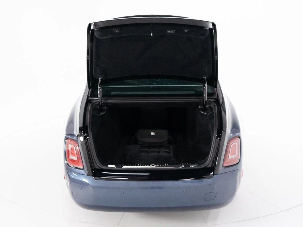 Used 2026 Black Diamond over Iguazu Blue Rolls-Royce  image 51