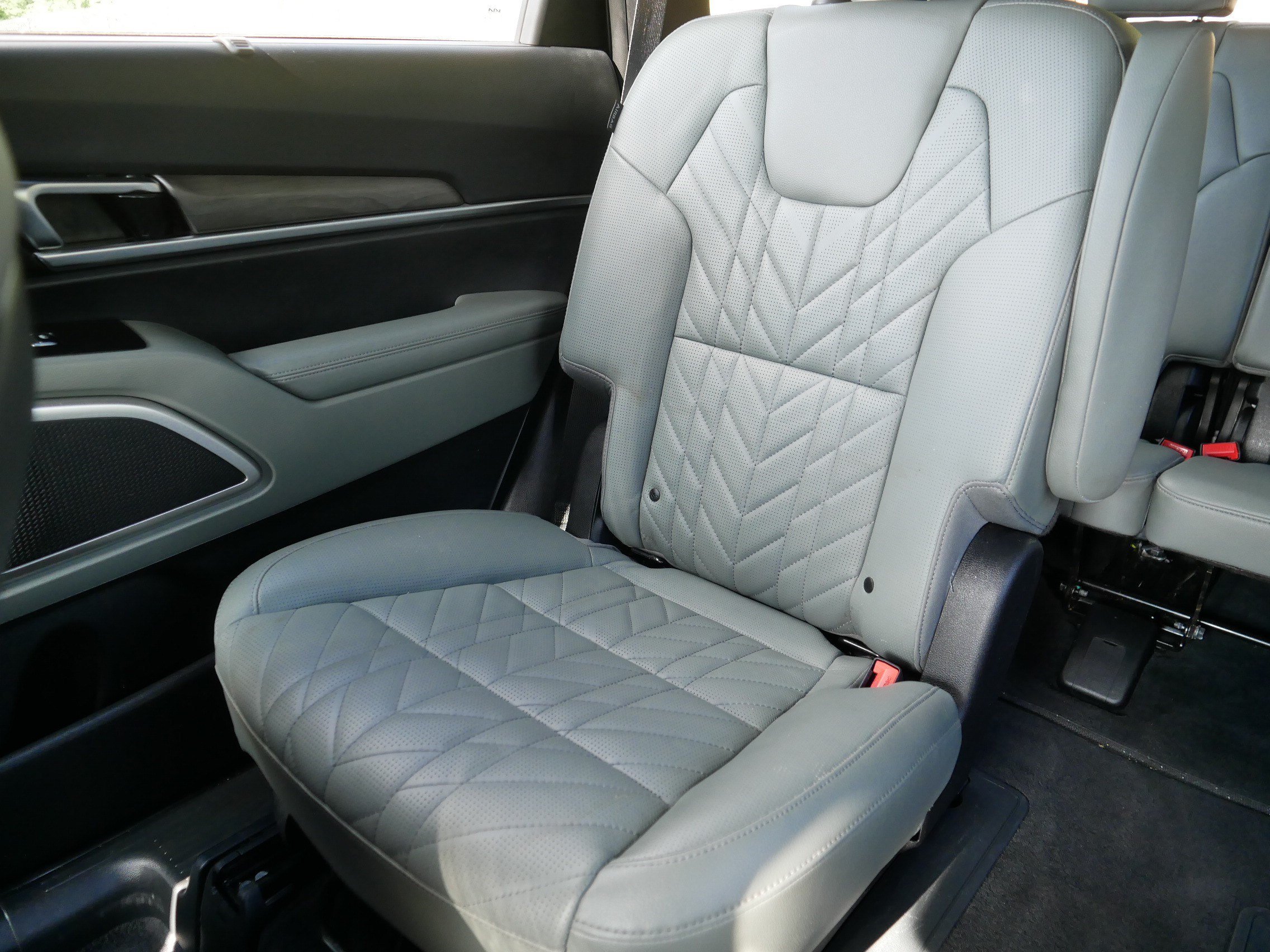 Used 2023 Jungle Green Kia EX X-Line image 12
