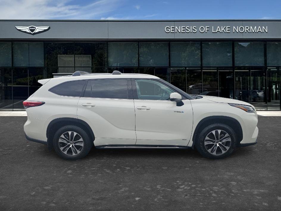 Used 2021 Blizzard Pearl Toyota Hybrid XLE image 4