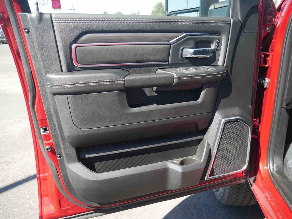 New 2026 Molten Red Pearl-Coat Exterior Paint RAM LARAMIE image 29