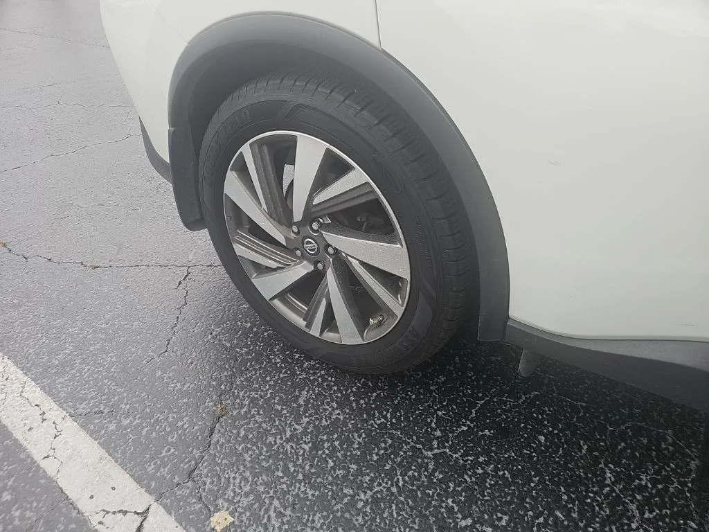 Used 2019 White Nissan SL image 10