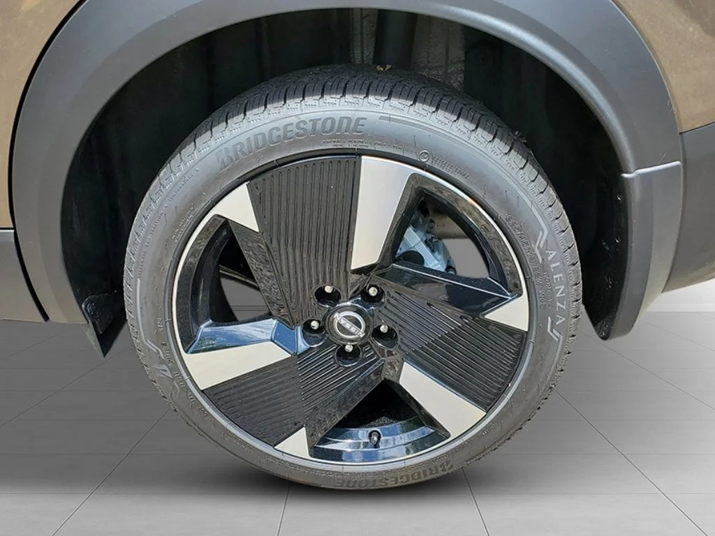 Used 2026 Bronze Metallic Nissan SR image 9