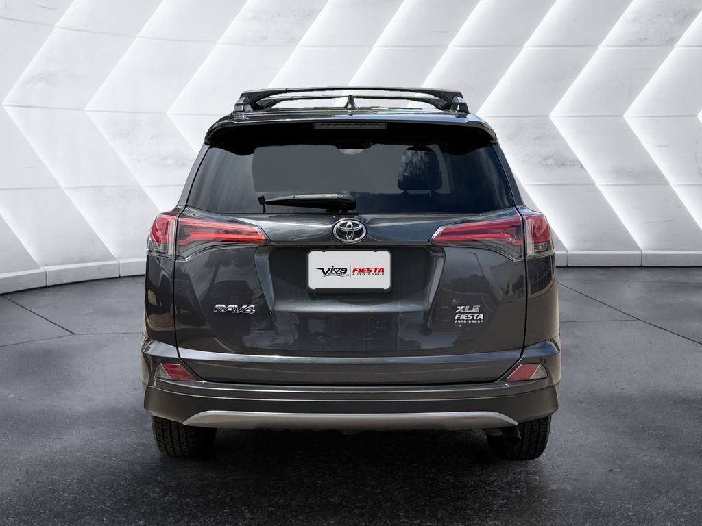 Used 2018 Gray Toyota XLE image 5
