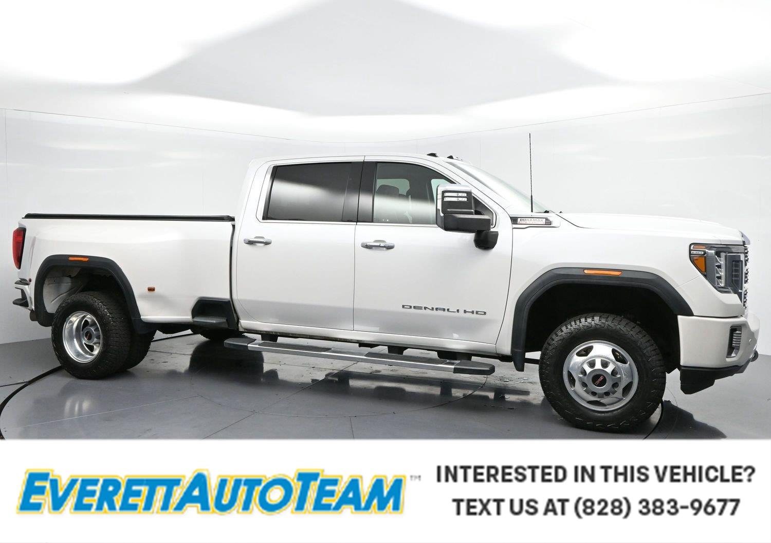 Used 2022 White Frost Tricoat GMC Denali image 1