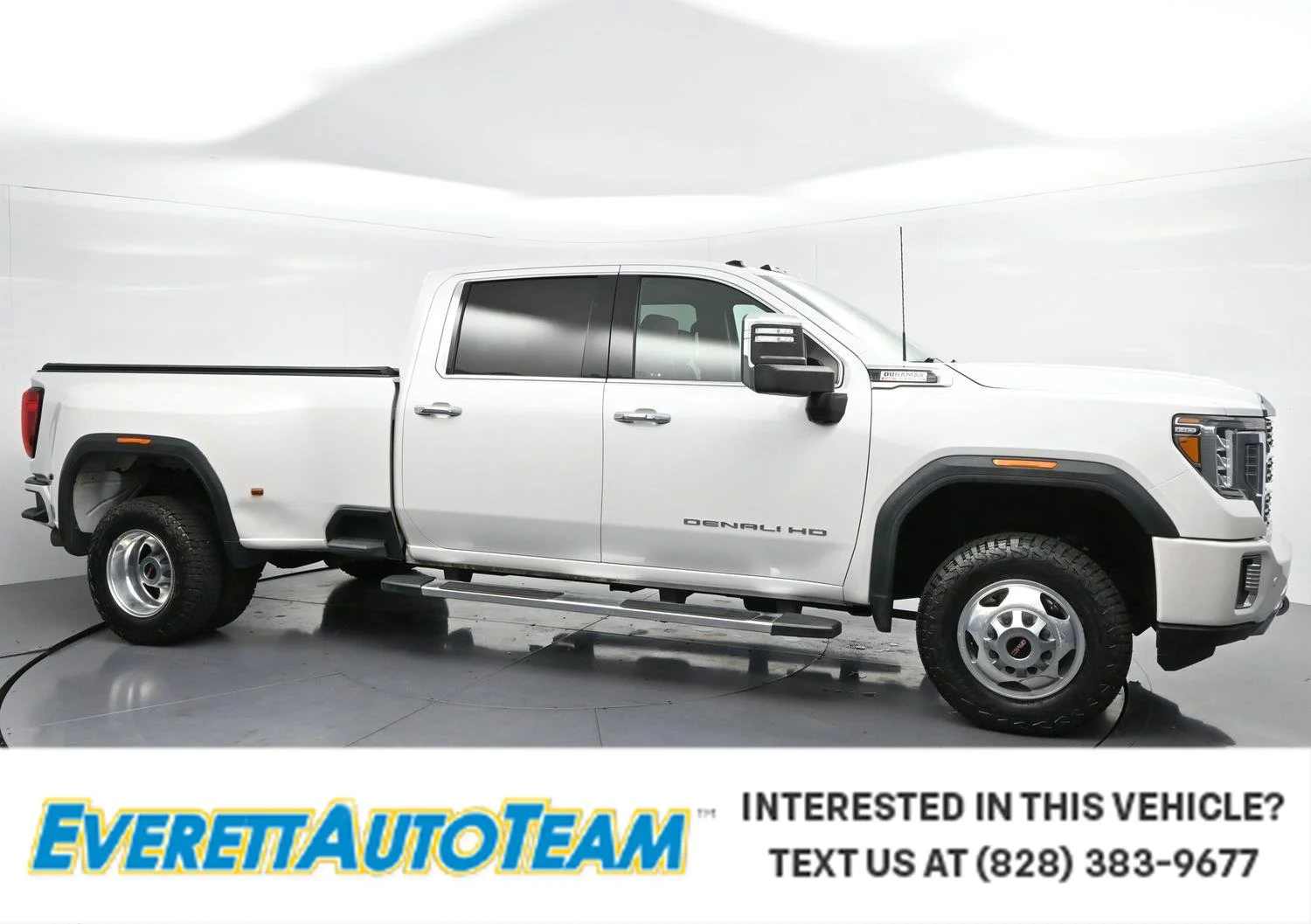 Used 2022 White Frost Tricoat GMC Denali image 1