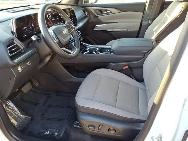 Used 2026 Summit White Chevrolet LT image 17