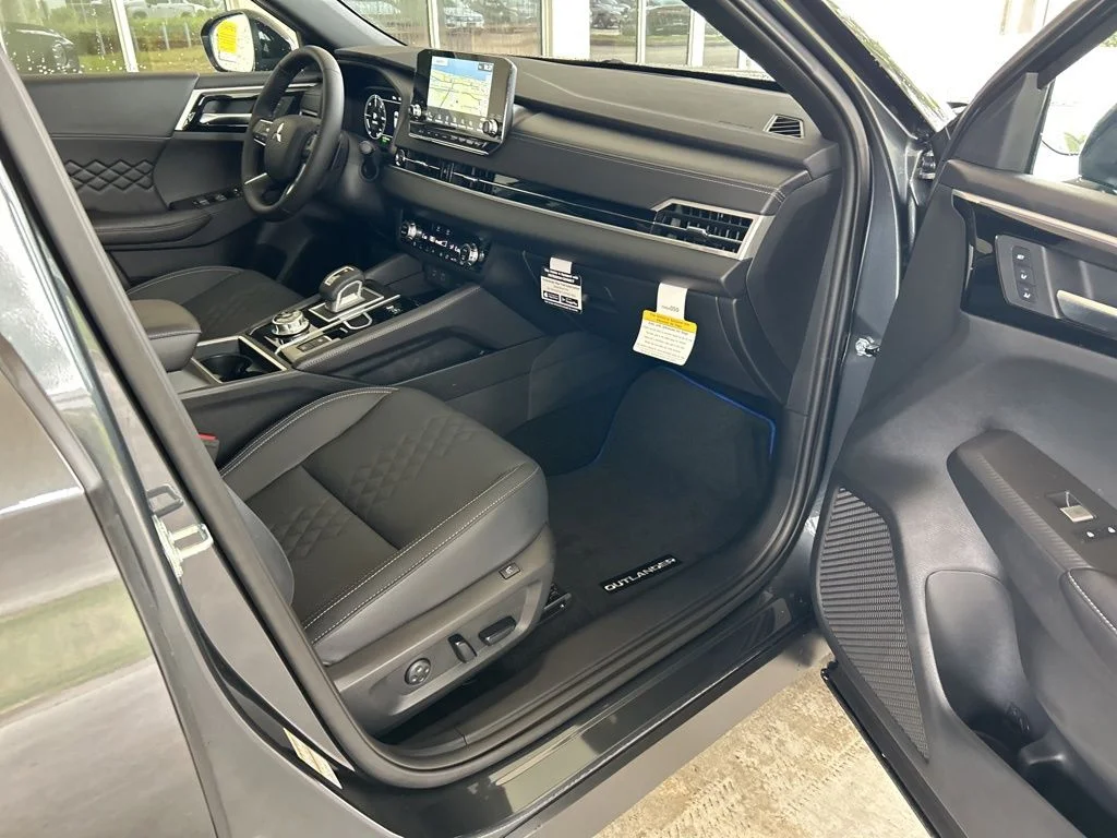 2025 Mitsubishi Outlander Plug-in Hybrid SEL Black Edition - Photo 26