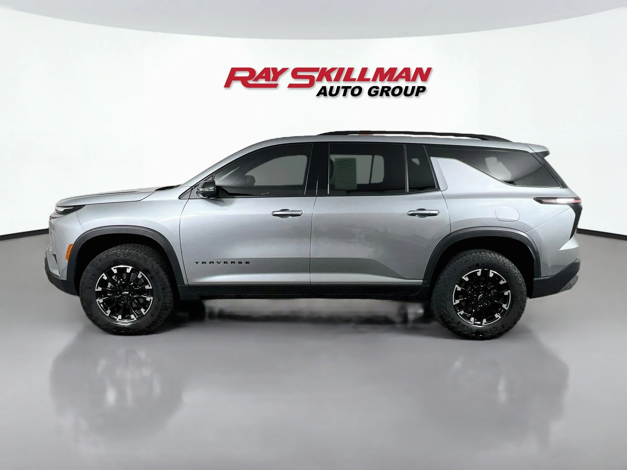 Used 2025 Sterling Gray Metallic Chevrolet AWD Z71 image 4