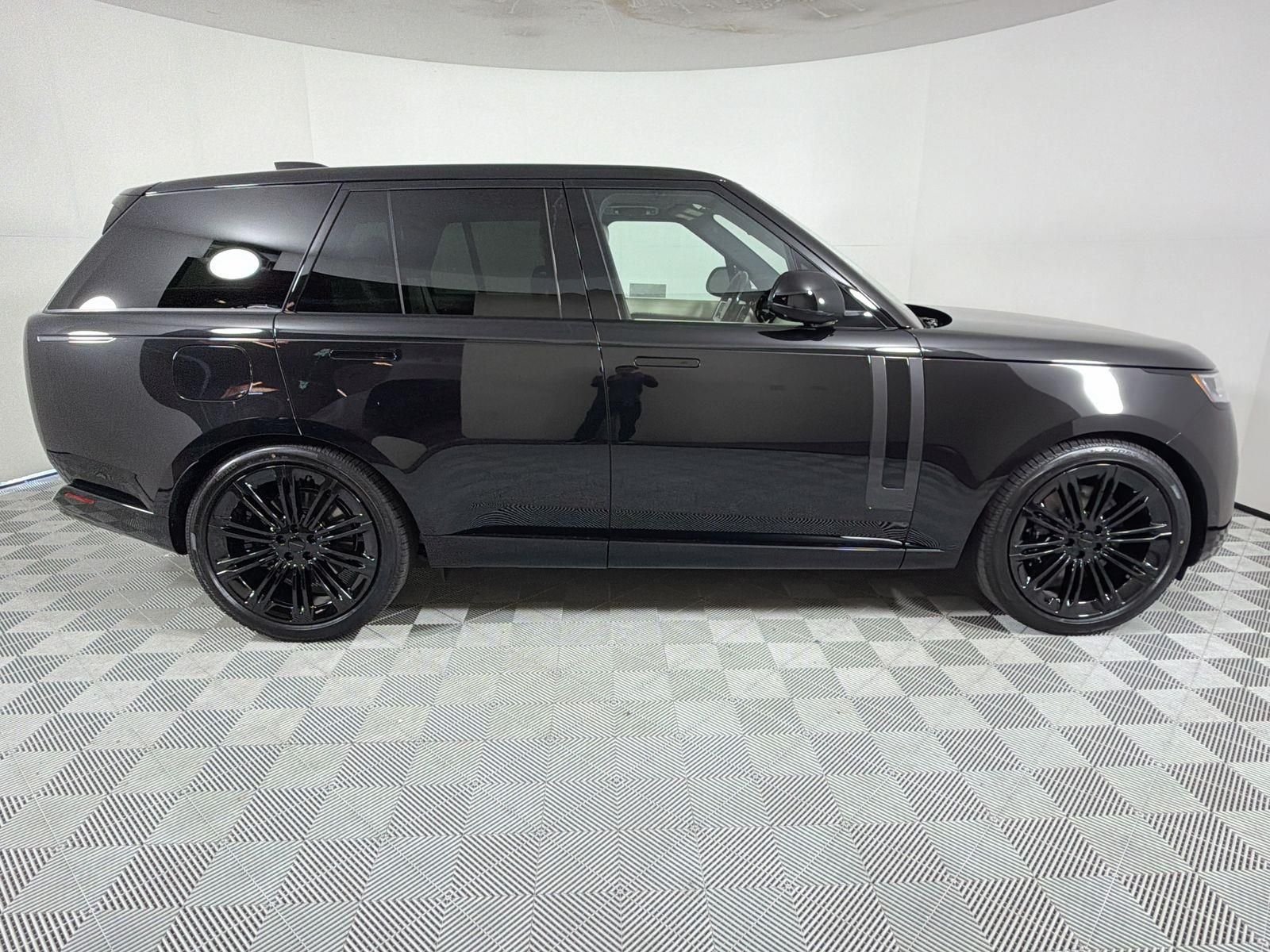 New 2026 Santorini Black Land Rover SE image 6